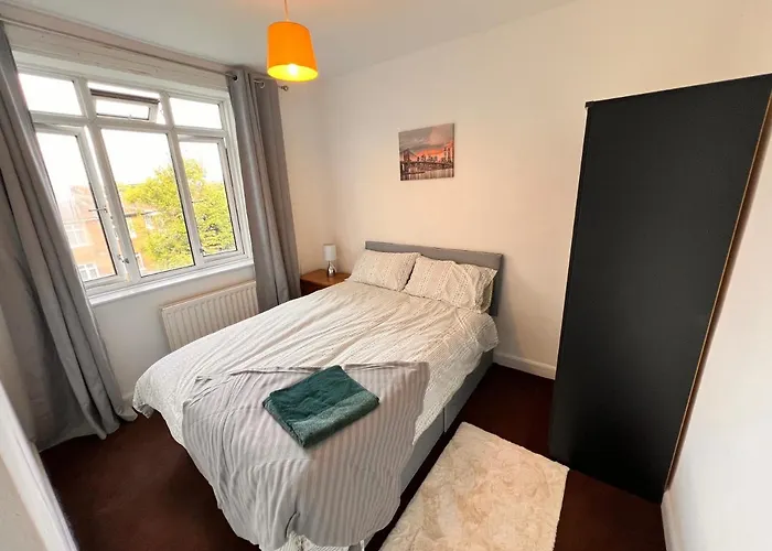 Neasden, Dollis Hill London Apartment Near Neasden Temple